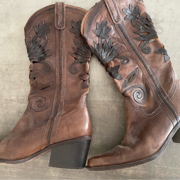 slinger Shoes - GORGEOUS leather boots with INCREDIBLE cut out details! 🤠🤠 see pic for details
